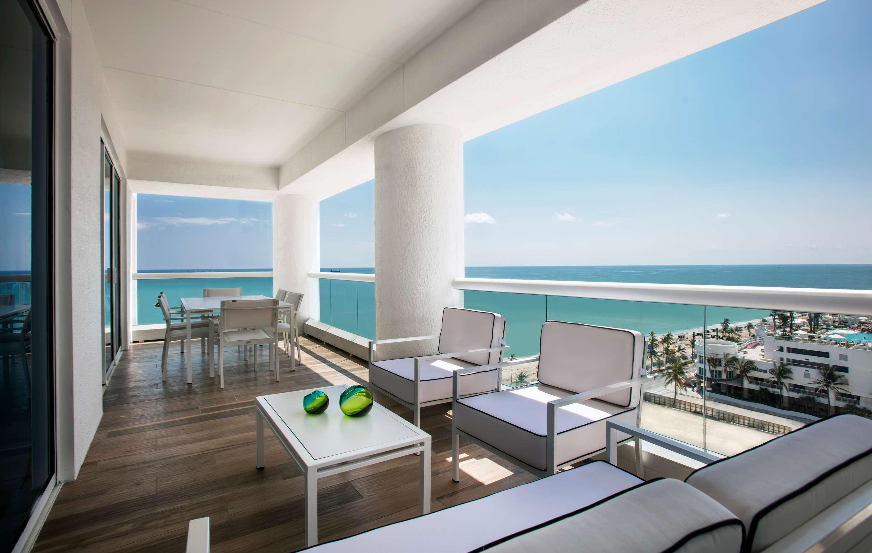 Conrad Fort Lauderdale Beach: Pool & Spa Day Pass Fort Lauderdale