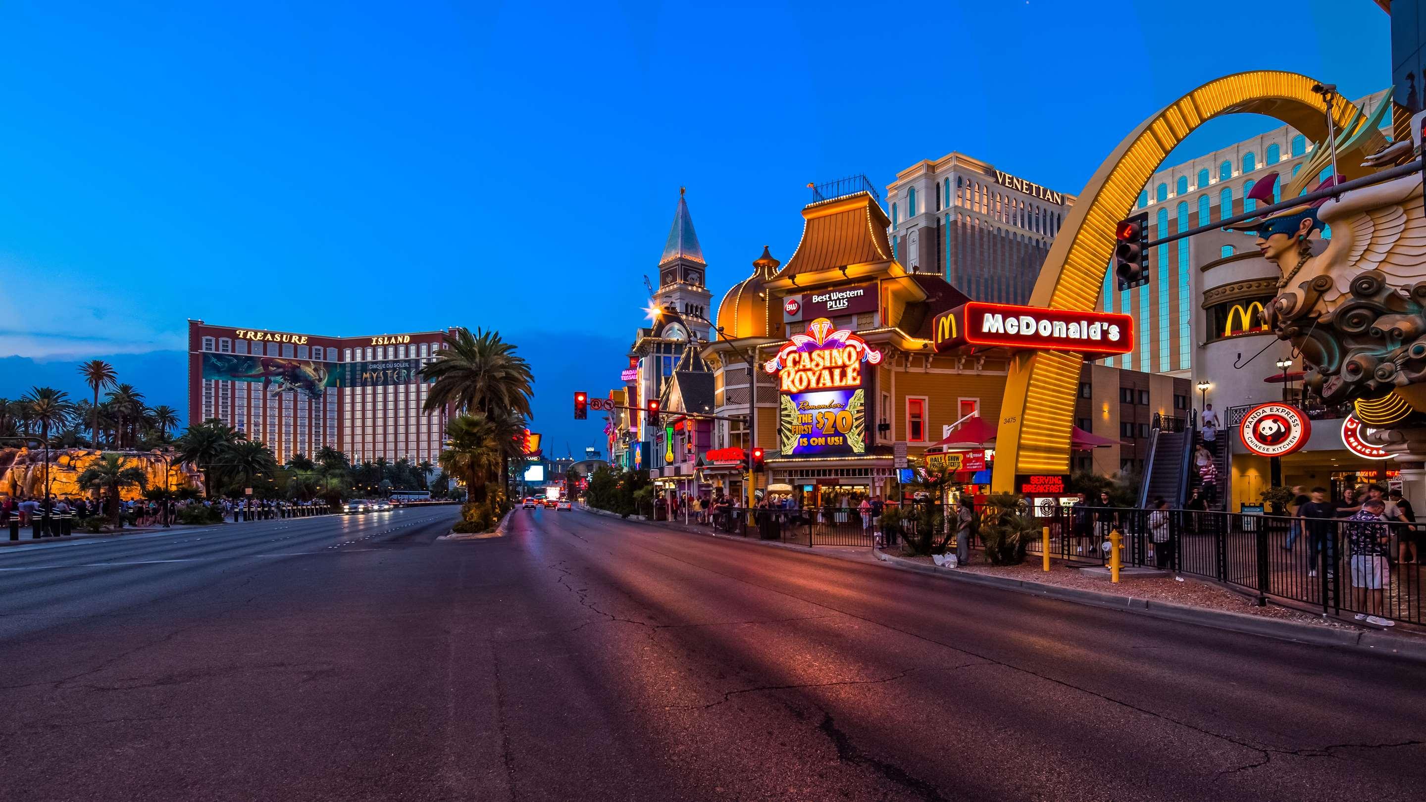 Denny's at Casino Royale - Las Vegas Weekly