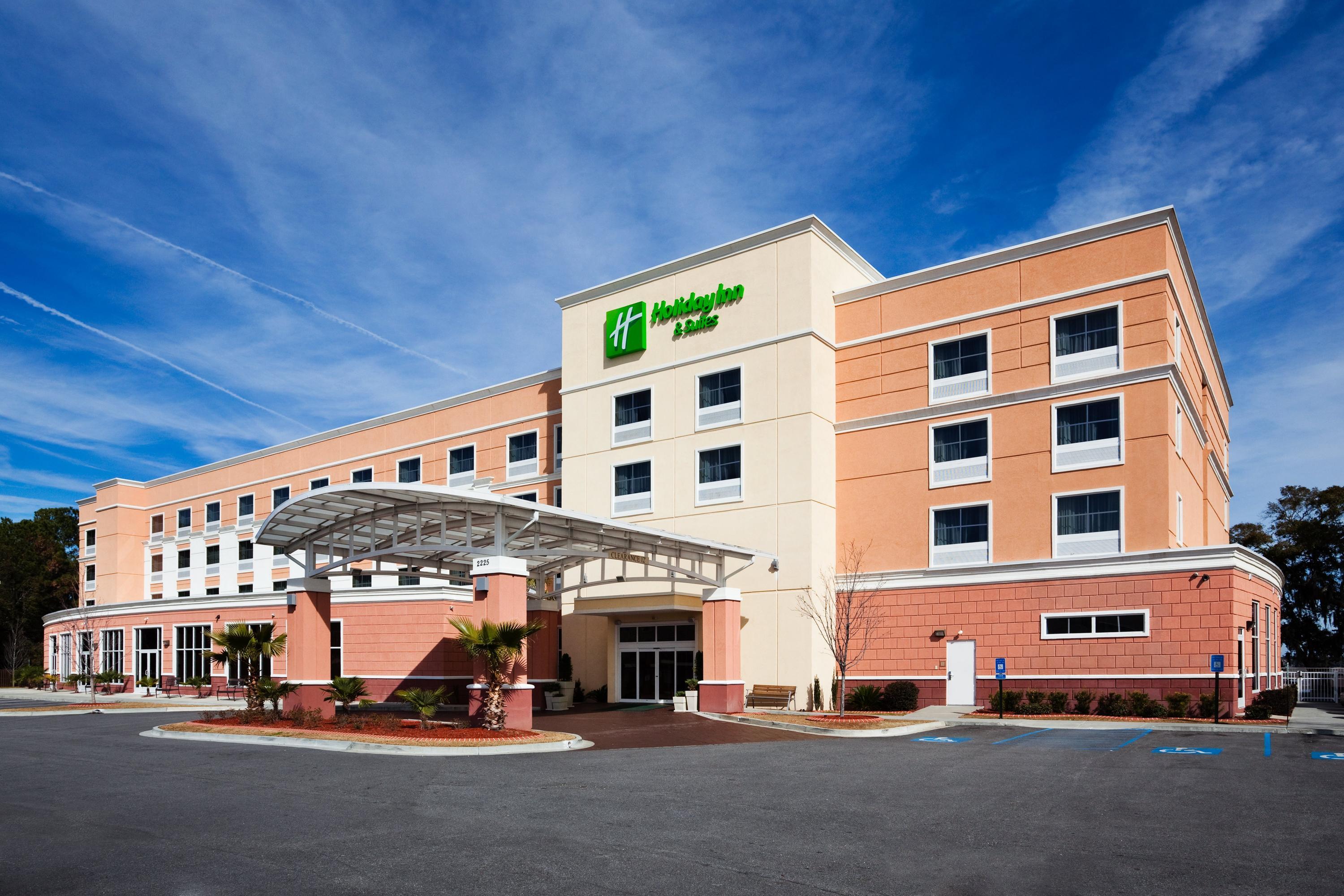 Holiday Inn Hotel Suites Beaufort at Highway 21 an IHG Hotel in